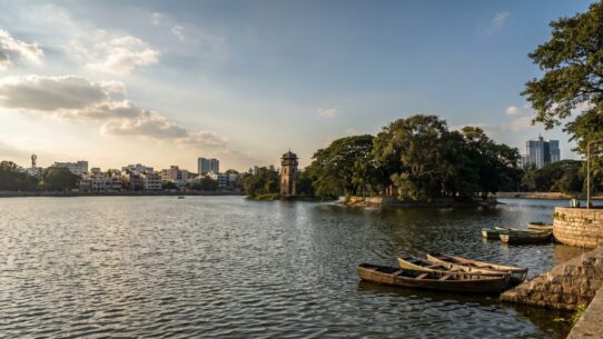 Best early mornings in winter or post-monsoon for peaceful views